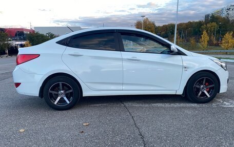 Hyundai Solaris II рестайлинг, 2015 год, 1 200 000 рублей, 3 фотография