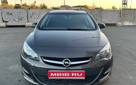 Opel Astra J, 2013 год, 820 000 рублей, 2 фотография