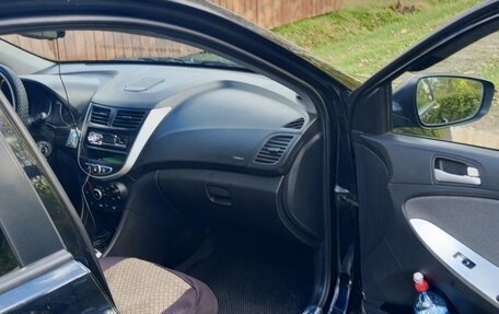 Hyundai Solaris II рестайлинг, 2013 год, 850 000 рублей, 4 фотография