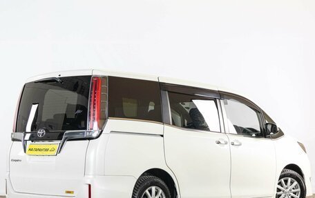 Toyota Esquire I, 2017 год, 2 399 000 рублей, 7 фотография