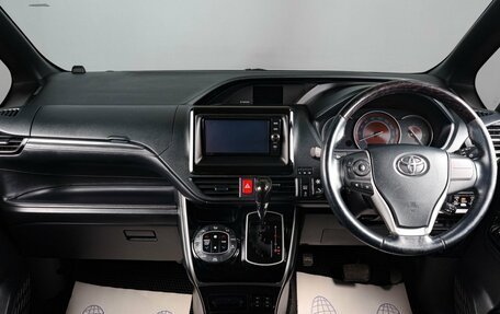 Toyota Esquire I, 2017 год, 2 399 000 рублей, 13 фотография