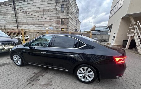Skoda Superb III рестайлинг, 2020 год, 2 400 000 рублей, 3 фотография