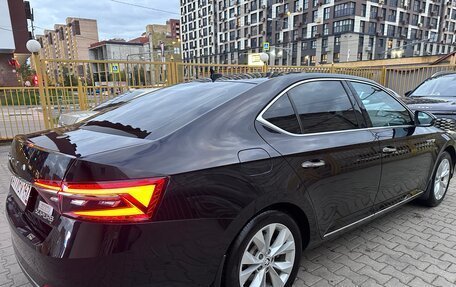 Skoda Superb III рестайлинг, 2020 год, 2 400 000 рублей, 6 фотография