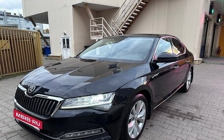 Skoda Superb III рестайлинг, 2020 год, 2 400 000 рублей, 4 фотография
