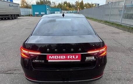 Skoda Superb III рестайлинг, 2020 год, 2 400 000 рублей, 15 фотография