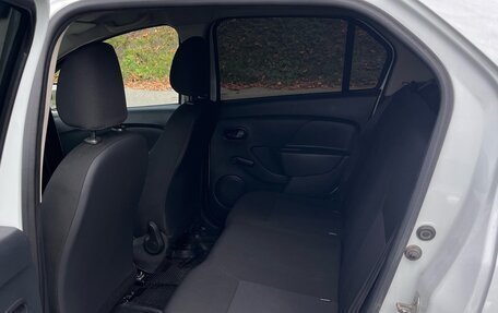 Renault Logan II, 2018 год, 590 000 рублей, 13 фотография