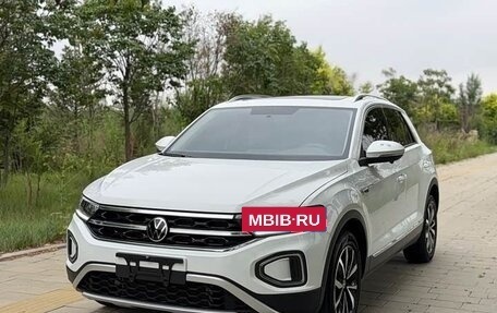 Volkswagen T-Roc I, 2023 год, 1 999 999 рублей, 2 фотография