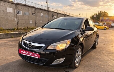 Opel Astra J, 2010 год, 560 000 рублей, 2 фотография