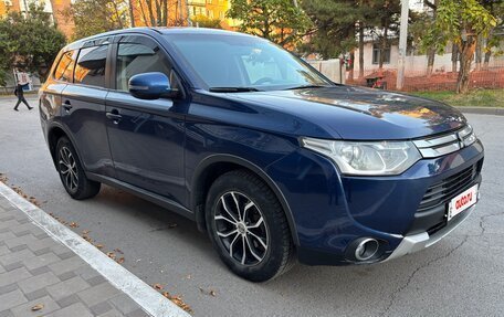 Mitsubishi Outlander III рестайлинг 3, 2014 год, 1 350 000 рублей, 3 фотография