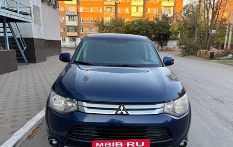 Mitsubishi Outlander III рестайлинг 3, 2014 год, 1 350 000 рублей, 11 фотография