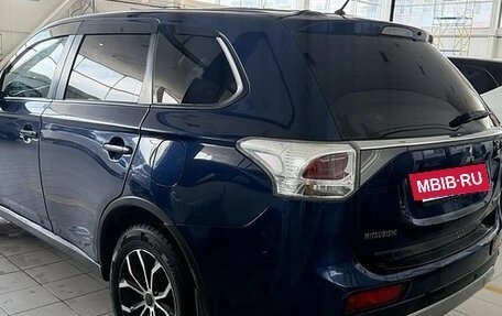 Mitsubishi Outlander III рестайлинг 3, 2014 год, 1 350 000 рублей, 2 фотография