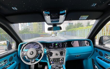 Rolls-Royce Cullinan, 2025 год, 59 000 000 рублей, 21 фотография