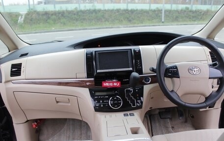 Toyota Estima III рестайлинг -2, 2013 год, 1 900 000 рублей, 2 фотография