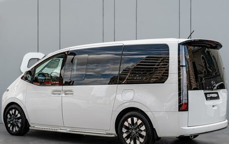 Hyundai Staria, 2022 год, 4 290 000 рублей, 2 фотография