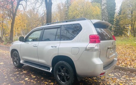 Toyota Land Cruiser Prado 150 рестайлинг 2, 2010 год, 2 800 000 рублей, 3 фотография