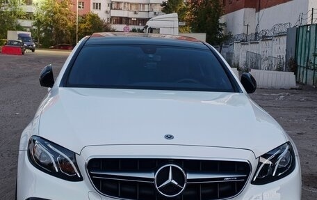 Mercedes-Benz E-Класс, 2018 год, 3 200 000 рублей, 2 фотография