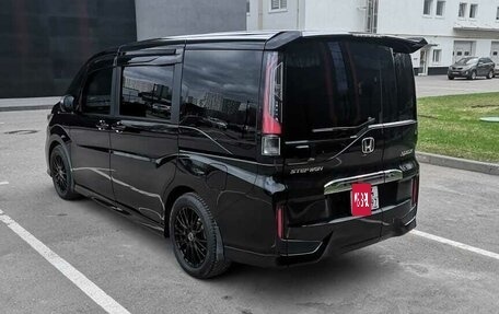 Honda Stepwgn IV, 2019 год, 2 240 000 рублей, 2 фотография