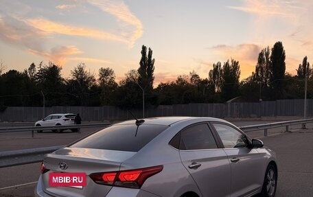 Hyundai Solaris II рестайлинг, 2017 год, 1 300 000 рублей, 12 фотография