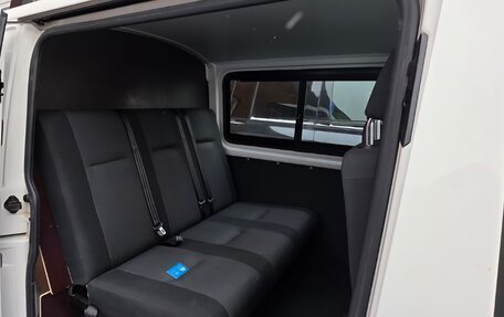 Volkswagen Transporter T6 рестайлинг, 2018 год, 2 800 000 рублей, 4 фотография