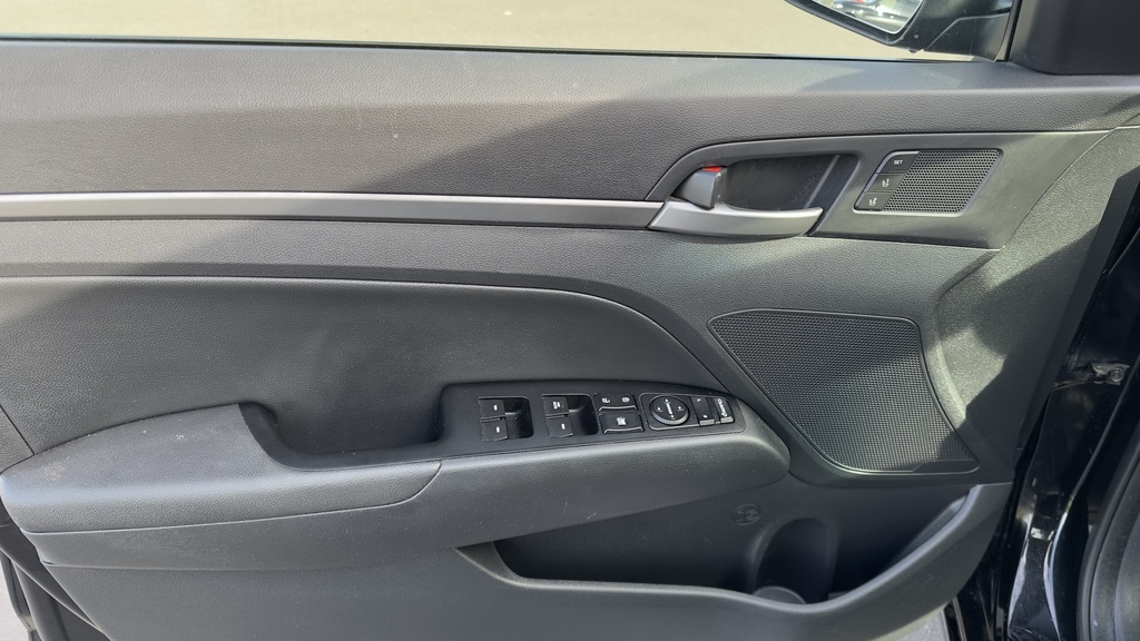 Hyundai Elantra VI, 2018 год, 1 500 000 рублей, 11 фотография
