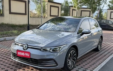 Volkswagen Golf VIII, 2023 год, 1 840 000 рублей, 1 фотография