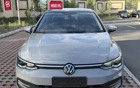 Volkswagen Golf VIII, 2023 год, 1 840 000 рублей, 2 фотография