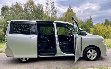 Toyota Voxy II, 2010 год, 1 050 000 рублей, 5 фотография