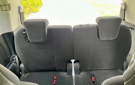 Toyota Voxy II, 2010 год, 1 050 000 рублей, 11 фотография