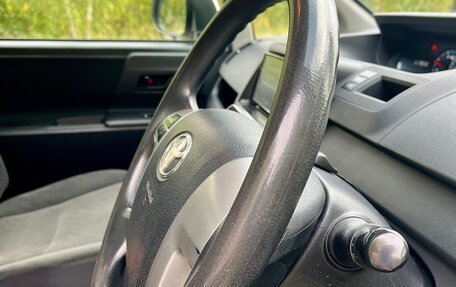 Toyota Voxy II, 2010 год, 1 050 000 рублей, 20 фотография