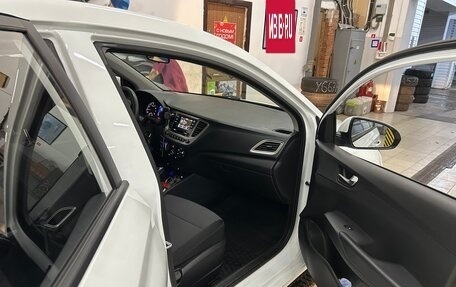 Hyundai Solaris II рестайлинг, 2021 год, 1 650 000 рублей, 19 фотография