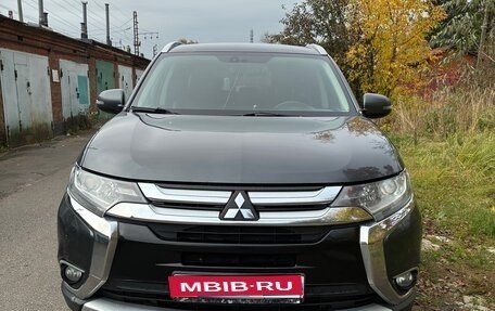 Mitsubishi Outlander III рестайлинг 3, 2016 год, 1 900 000 рублей, 1 фотография
