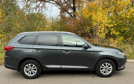 Mitsubishi Outlander III рестайлинг 3, 2016 год, 1 900 000 рублей, 3 фотография