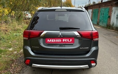 Mitsubishi Outlander III рестайлинг 3, 2016 год, 1 900 000 рублей, 4 фотография