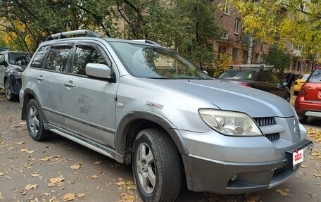 Mitsubishi Outlander III рестайлинг 3, 2004 год, 565 000 рублей, 2 фотография