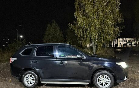 Mitsubishi Outlander III рестайлинг 3, 2012 год, 700 000 рублей, 3 фотография