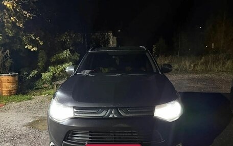 Mitsubishi Outlander III рестайлинг 3, 2012 год, 700 000 рублей, 2 фотография
