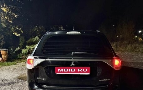 Mitsubishi Outlander III рестайлинг 3, 2012 год, 700 000 рублей, 5 фотография