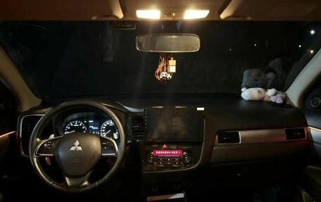 Mitsubishi Outlander III рестайлинг 3, 2012 год, 700 000 рублей, 8 фотография