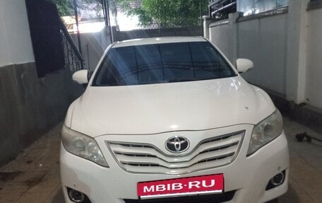 Toyota Camry, 2011 год, 800 000 рублей, 1 фотография