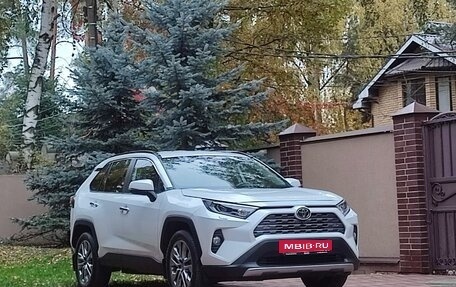 Toyota RAV4, 2022 год, 3 980 000 рублей, 1 фотография