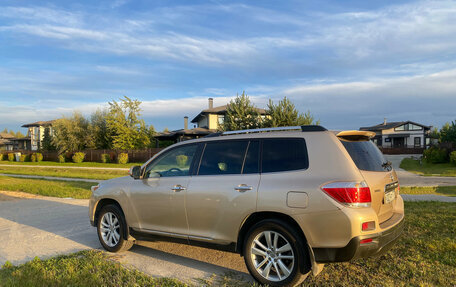 Toyota Highlander III, 2012 год, 1 750 000 рублей, 3 фотография