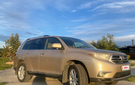 Toyota Highlander III, 2012 год, 1 750 000 рублей, 2 фотография