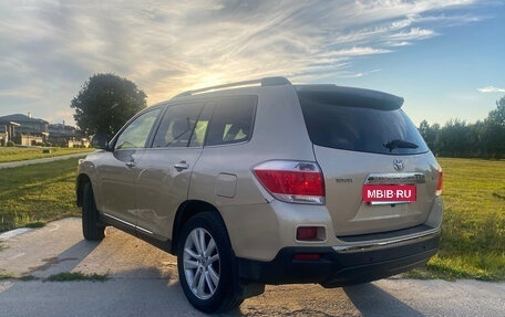 Toyota Highlander III, 2012 год, 1 750 000 рублей, 4 фотография