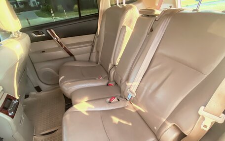 Toyota Highlander III, 2012 год, 1 750 000 рублей, 10 фотография