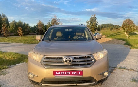 Toyota Highlander III, 2012 год, 1 750 000 рублей, 11 фотография