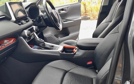 Toyota RAV4, 2019 год, 2 650 000 рублей, 9 фотография