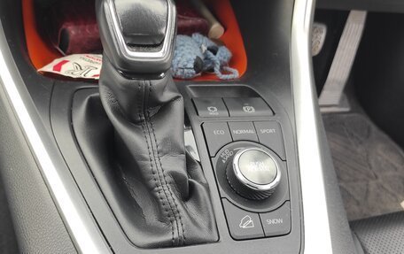 Toyota RAV4, 2019 год, 2 650 000 рублей, 12 фотография