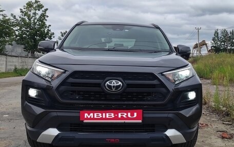 Toyota RAV4, 2019 год, 2 650 000 рублей, 2 фотография
