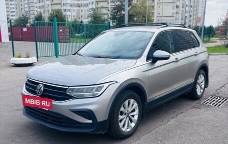 Volkswagen Tiguan II, 2021 год, 2 199 000 рублей, 3 фотография