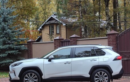 Toyota RAV4, 2022 год, 3 980 000 рублей, 5 фотография